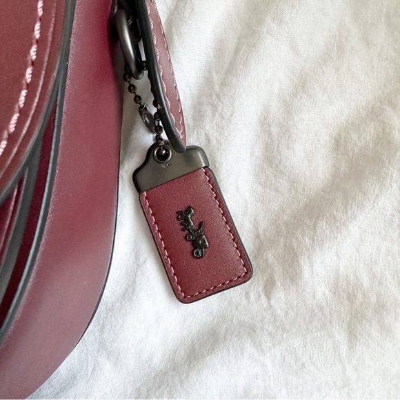 NWT Coach 1941 Saddle 23 Glovetanned Leather Purse Oxblood Red - Picture 3 of 11